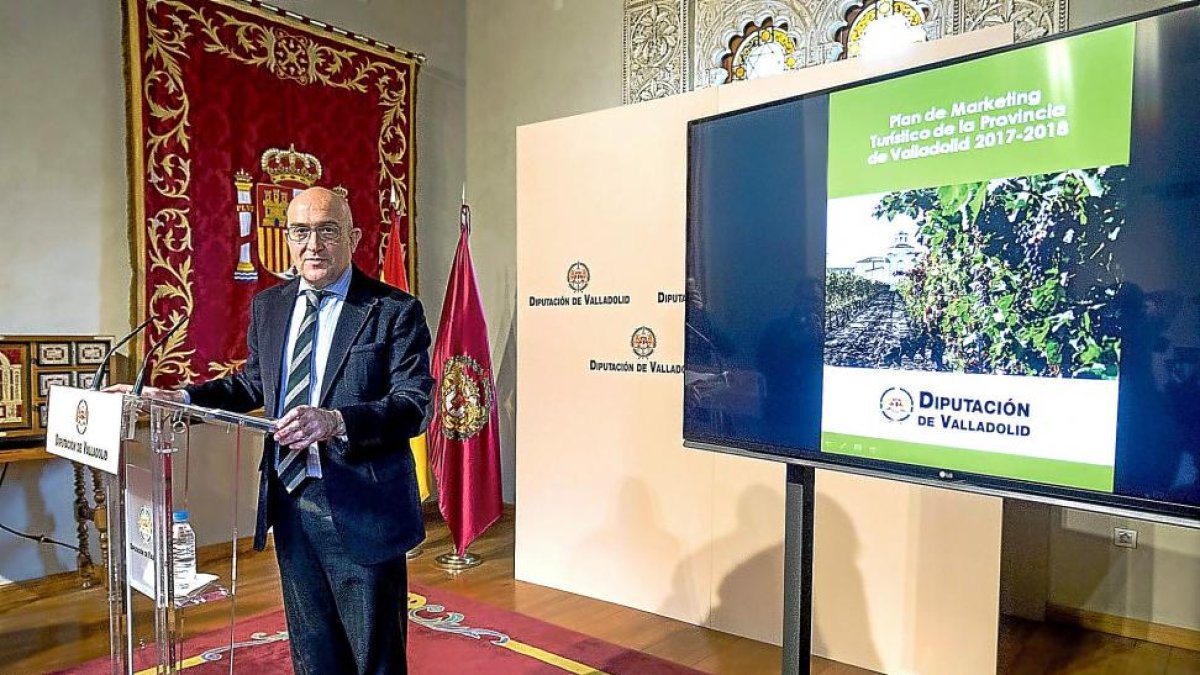 Jesús Julio Carnero ayer, durante la presentación del Plan de Marketing Turístico 2017-2018.-EL MUNDO