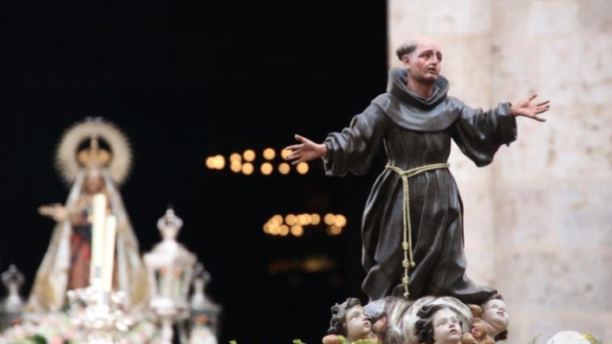 Procesión de Gloria con motivo del VIII de Jóvenes de Hermandades y Cofradía de Valladolid. -E. M.