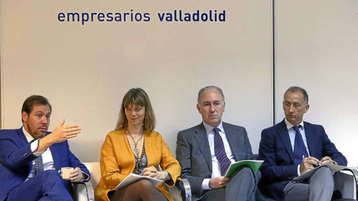 Puente, Ángela de Miguel y Antonio Gato durante el encuentro en la sede de la CVE-ICAL