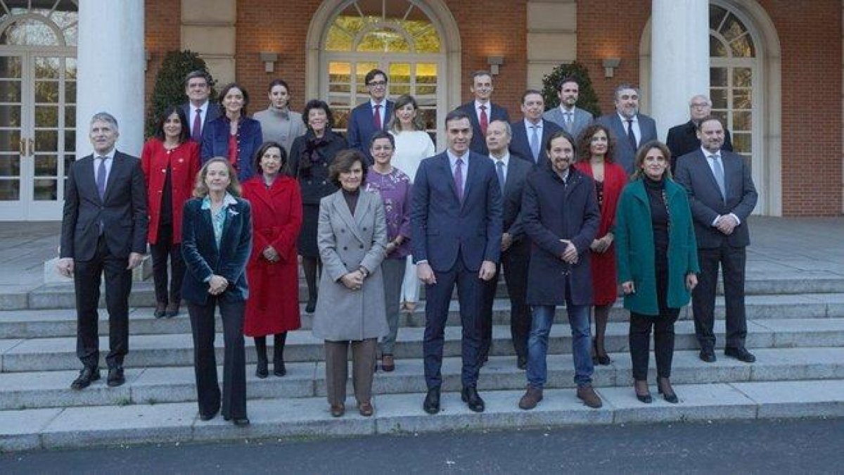 Foto de familia del Gobierno de Pedro Sánchez.-DAVID CASTRO