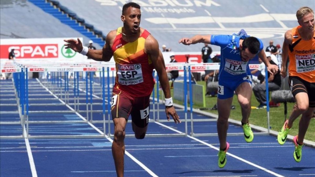 Orlando Ortega llega vencedor en los 110 metros vallas.-AFP / FRANCOIS LO PRESTI
