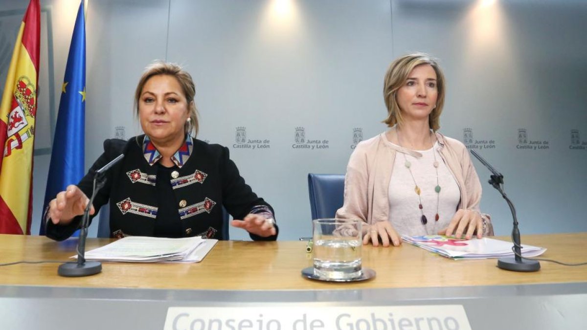 La vicepresidenta y portavoz de la Junta de Castilla y León, Rosa Valdeón, y la consejera de Familia, Alicia García, comparecen en rueda de prensa tras la reunión del Consejo de Gobierno.-ICAL