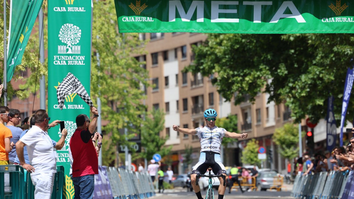 Álvaro Gómez, ganador de la tercera etapa de la vuelta júnior. / PHOTOGENIC