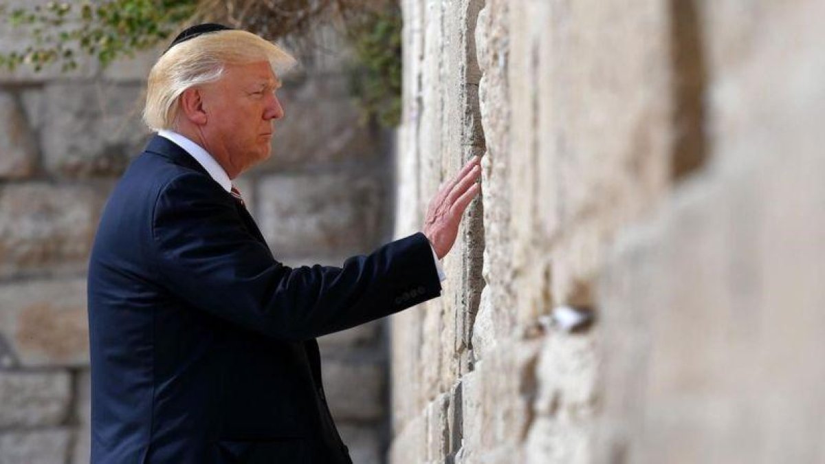 Trump en el Muro de las Lamentaciones en Jerusalén.-AFP / MANDEL NGAN