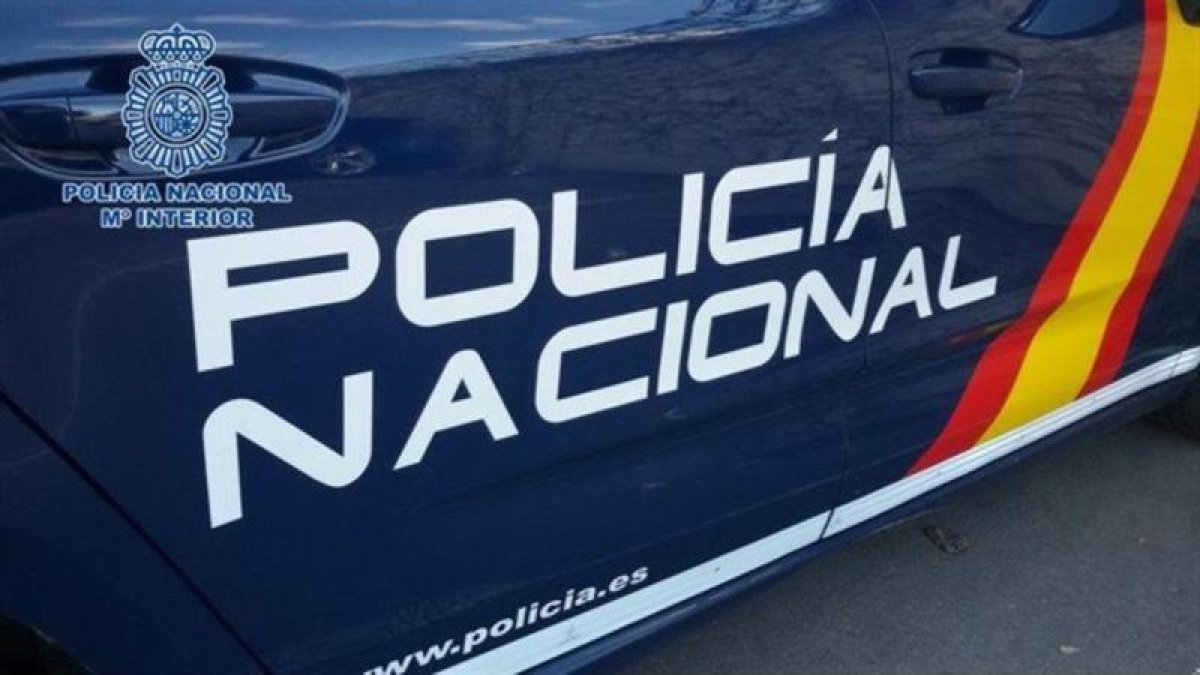 Vehículo de la Policía Nacional.-EL PERIÓDICO