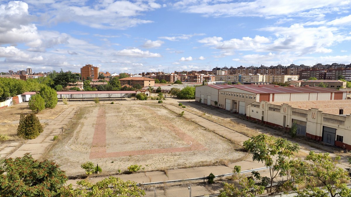 Imagen aérea del  viejo cuartel de La Rubia que ha salido a subasta  sin recibir ofertas. PHOTOGENIC