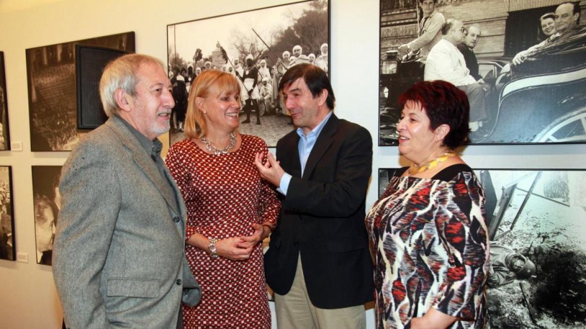 La alcaldesa de Segovia, Clara Luquero (D); la embajadora de Suecia, Cecilia Julin (2I), y el director de MUCES, Eliseo de Pablos (I), inauguran la X Muestra de Cine Europeo Ciudad Segovia-Ical