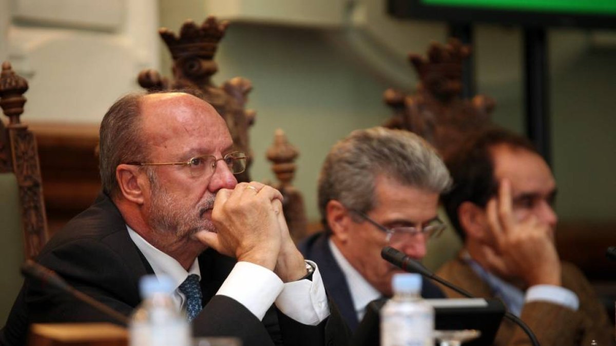 El alcalde de Valladolid, Javier León de la Riva, durante el Pleno del Ayuntamiento-Ical