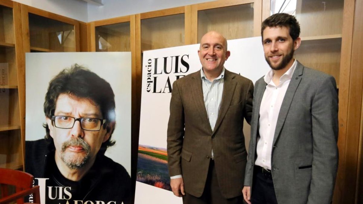 El presidente de la Diputación de Valladolid, Jesús Julio Carnero, acompañado de Diego Laforga, presenta el nuevo espacio de archivo fotográfico Luis Laforga-ICAL