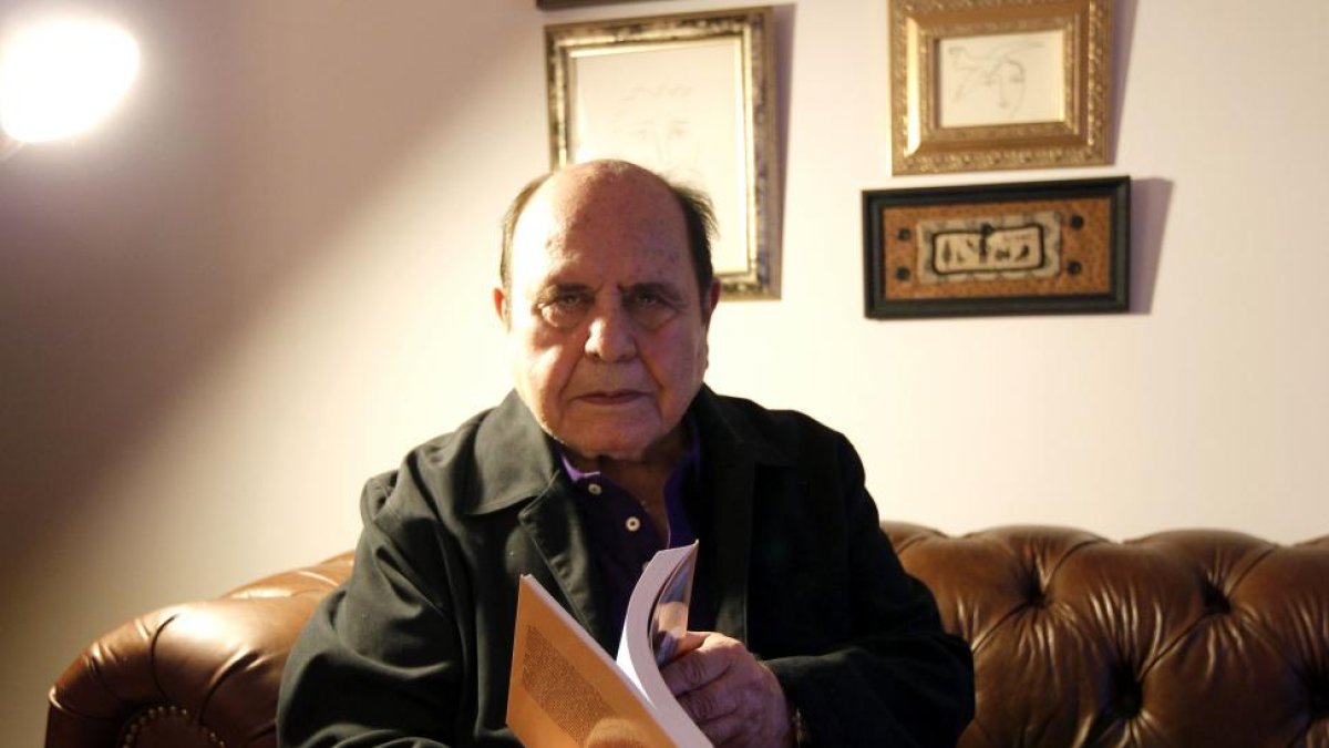 El escritor, Luis López Álvarez han obtenido el Premio Castilla y León de las Letras ex aequo, en su edición correspondiente a 2015.-ICAL