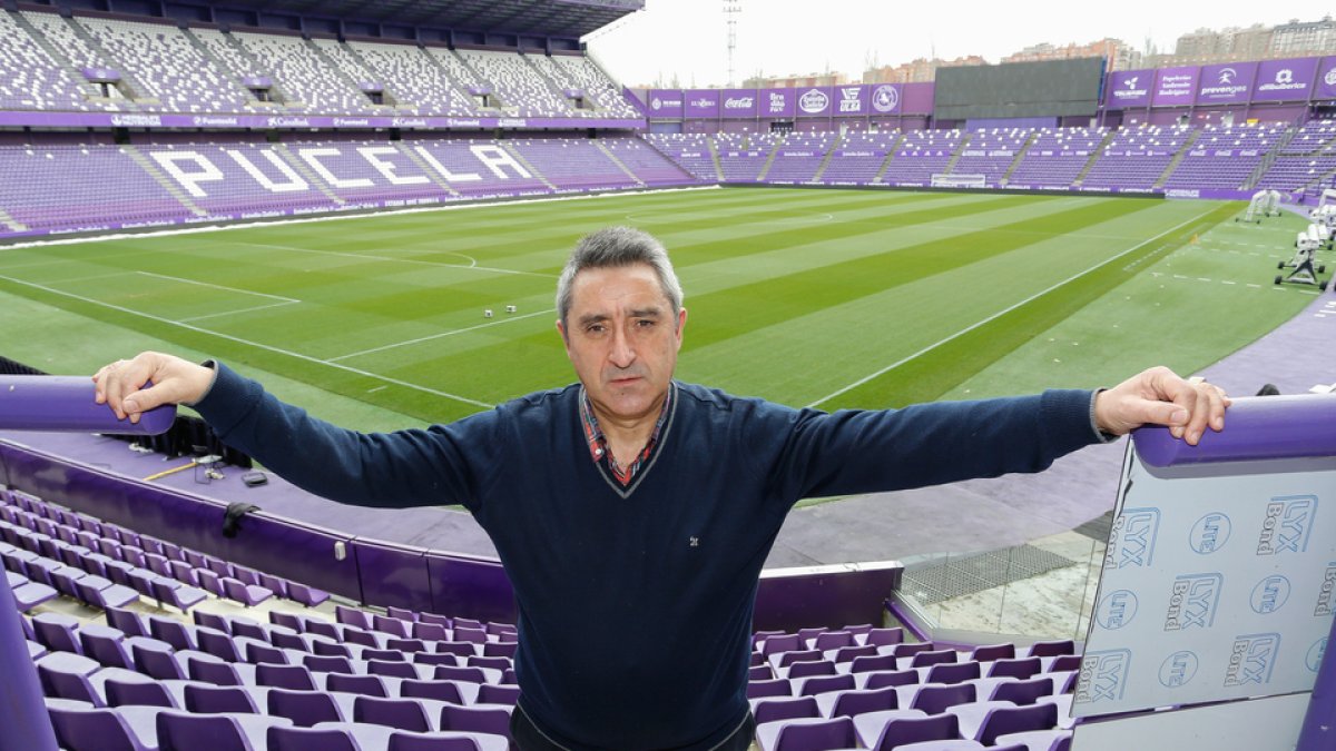 Jorge Alonso, en el Fondo Norte de Zorrilla esta semana. / J. M. LOSTAU