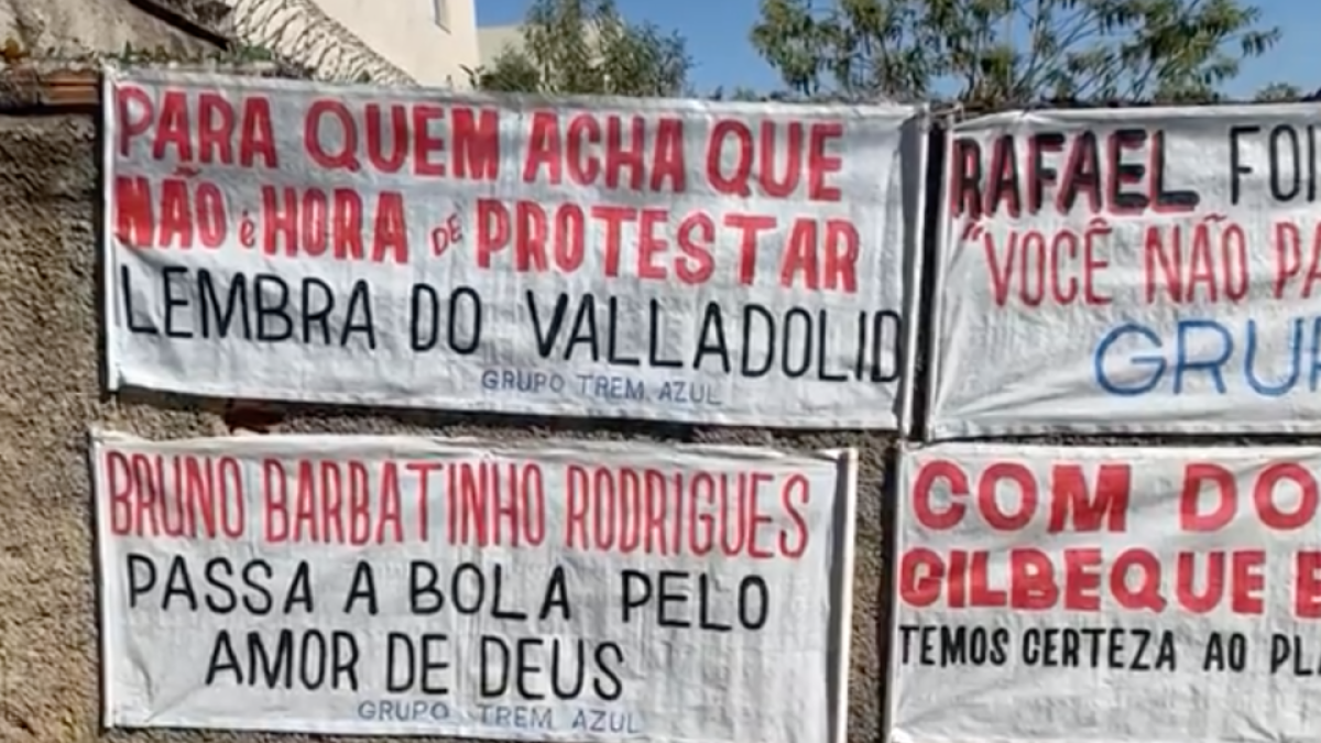 Pancarta contra la gestión de Ronaldo. / V. Moreira