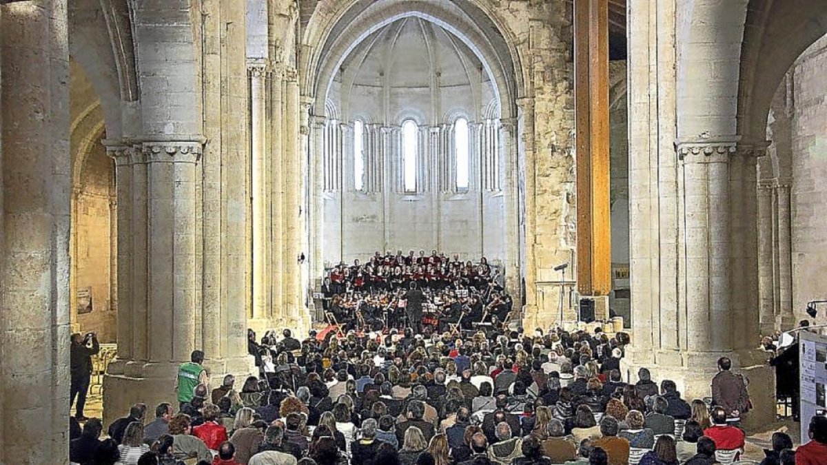 Concierto solidario en la iglesia del Monasterio de Santa María de Palazuelos, en Cabezón de Pisuerga.-EL MUNDO