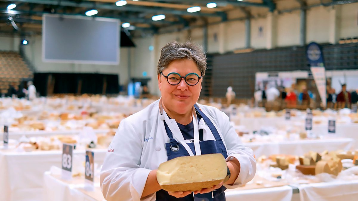 Ana B. González Pinos nació en Villoria de Órbigo (León).  Su interés por el mundo del queso le viene de niña. En la actualidad es consultora y juez en concursos de prestigio. En la imagen, en el panel de cata durante los World Cheese Awards celebrados en Throntheim (Noruega) - LA POSADA