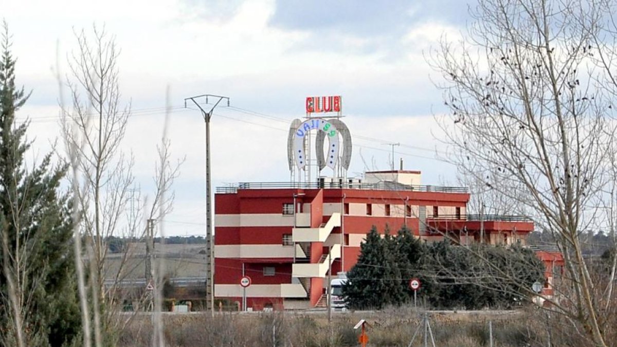 Exterior del Club ‘Vaji’, en Tordesillas, donde fueron explotadas las víctimas de la red de trata.-SANTIAGO