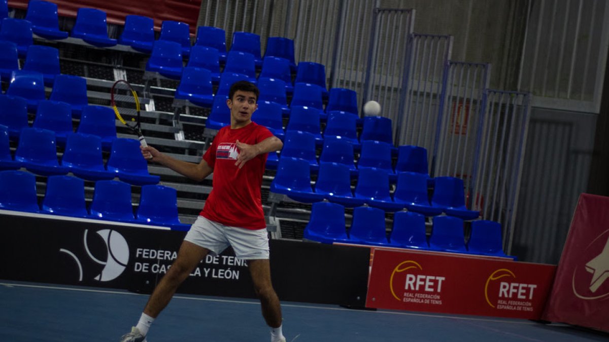 Un instante del partido de la selección española en Covaresa. / E. M.