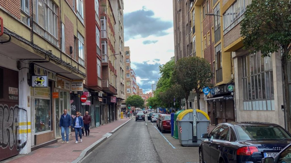 Calle de Velardes en el Barrio de San Juan. -J.M. LOSTAU