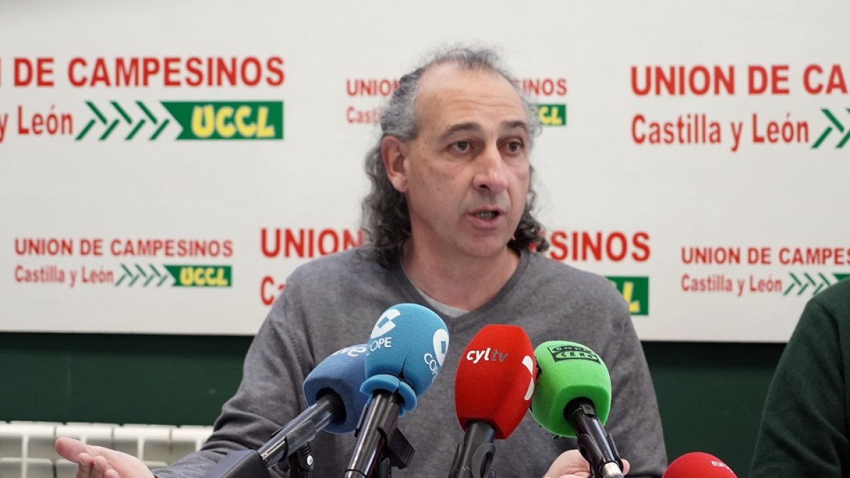 El coordinador autonómico de la Unión de Campesinos de Castilla y León, Jesús González Palacín, y el coordinador provincial de UCCL.- ICAL