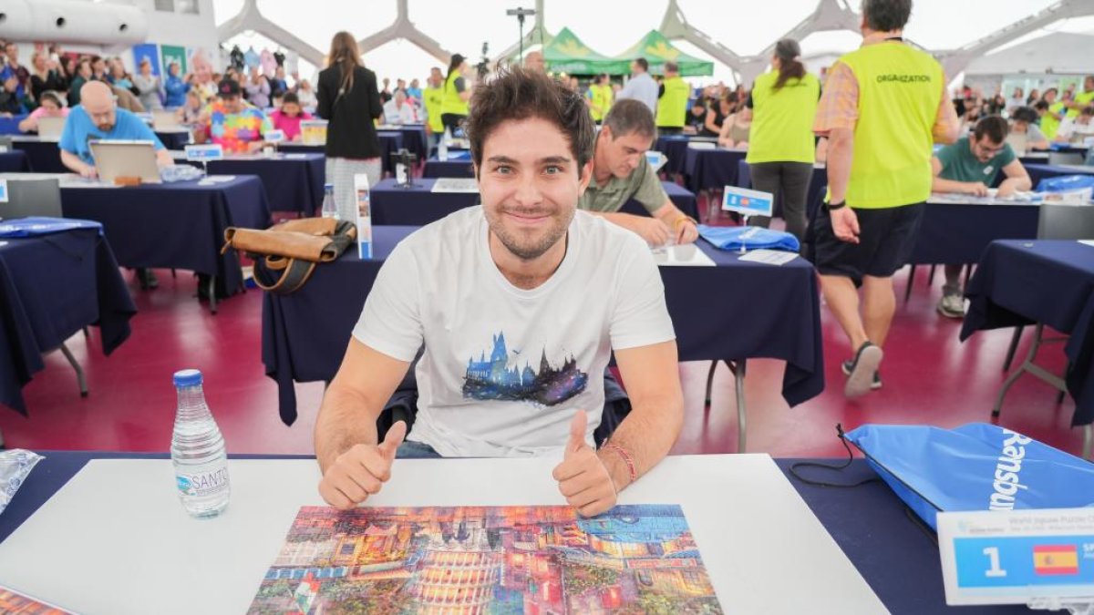 Alejandro Clemente, ganador de la categoría individual y en pareja del Mundial de Puzzles de Valladolid / J.M. Lostau