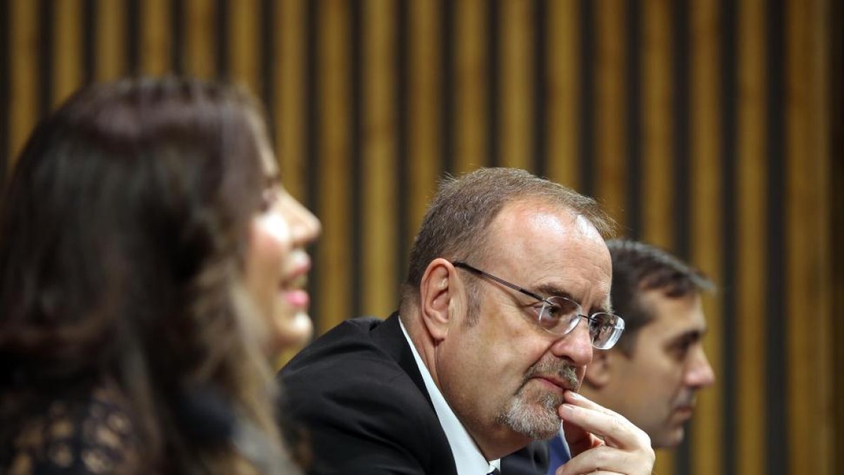 (I a D) La rectora de la UEMC, Imelda Rodríguez; el consejero de Educación, Fernando Rey, y el secretario general de la UEMC, José Antonio Otero Parra, en la clausura de las Jornadas CRUE-Secretarías Generales.-Miriam Chacón / ICAL