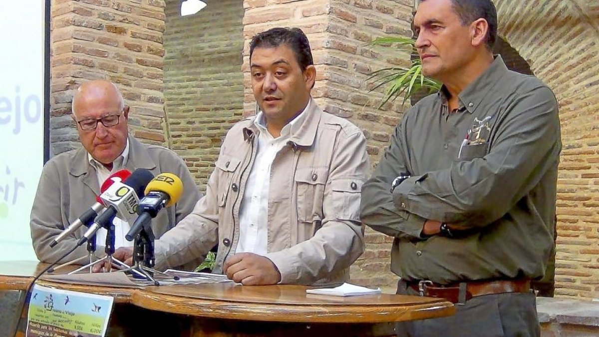 Alfonso Hernández, Luis Miguel Muñumer y Enrique Marcos ayer, durante la presentación en la Mancomunidad.-EL MUNDO