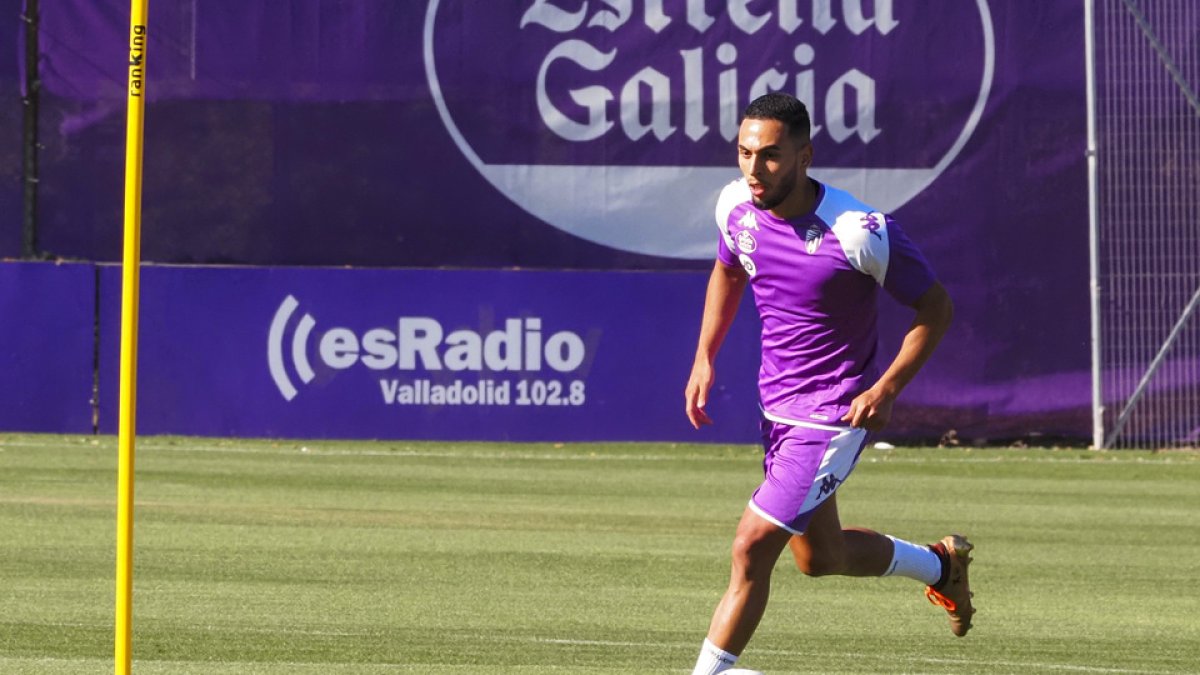 Anuar durante un entrenamiento del Real Valladolid. PHOTOGENIC/MIGUEL ÁNGEL SANTOS
