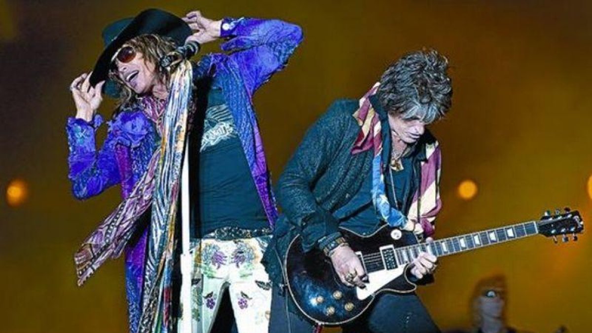 Steven Tyler y Joe Perry, cantante y guitarra de Aerosmith, durante un concierto en Suecia.-AFP/CLAUDIO BRESCIANI