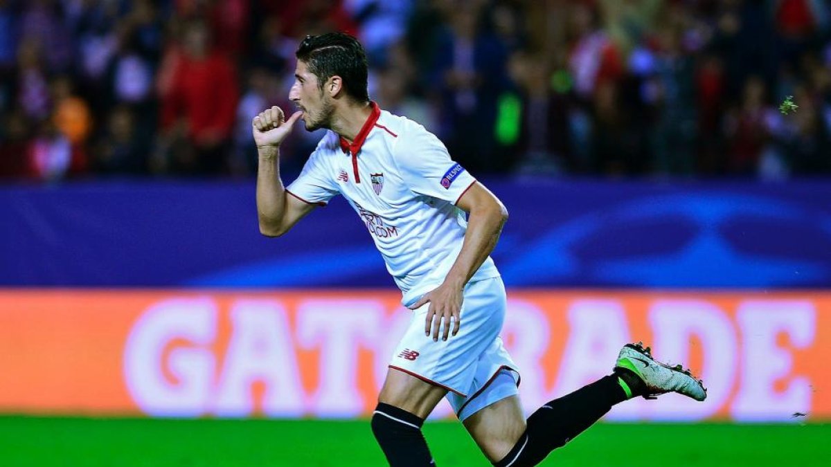 Sergio Escudero celebra su gol al Dinamo de Zagreb.-CRISTINA QUICLER / AFP