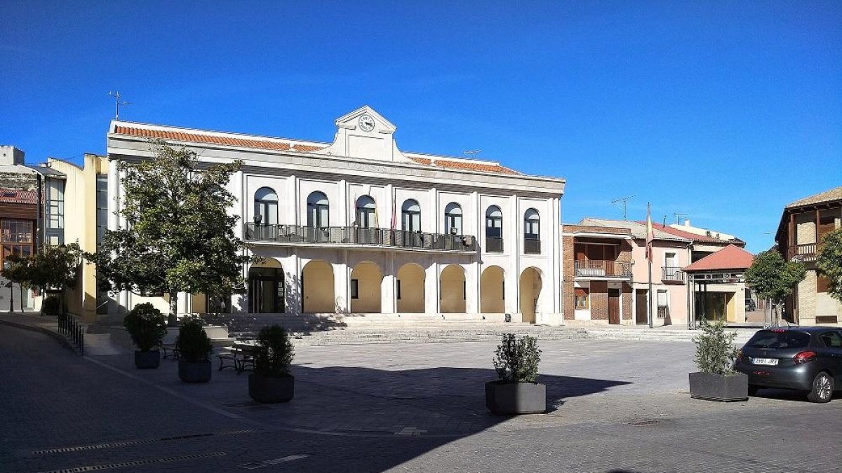 Plaza Mayor de Íscar, en cuyas inmediaciones fue agredido un vecino el pasado fin de semana.-A.I.