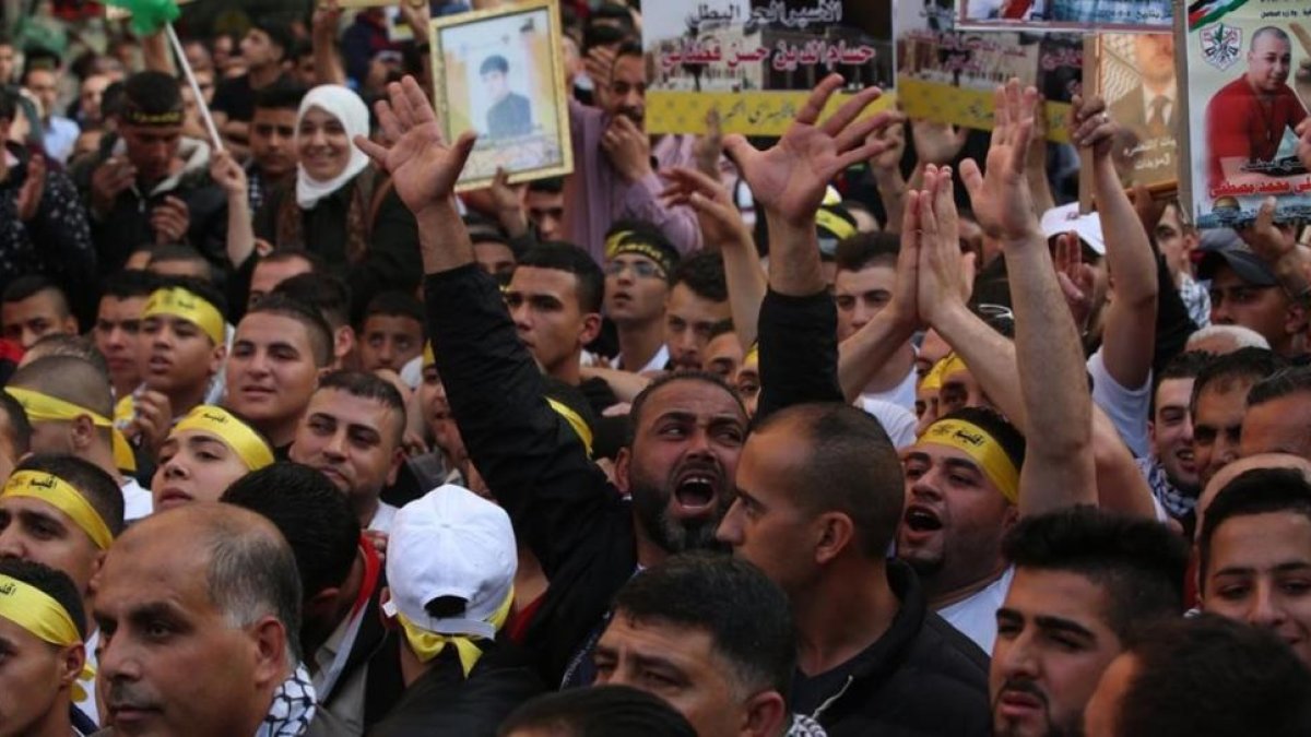 Manifestación de familiares de presos palestinos, el domingo.-EPA / ALAA BADARNEH