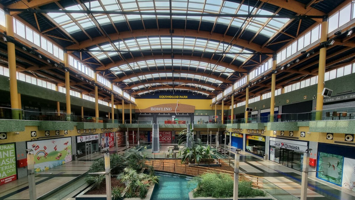 Interior del Centro Comercial Equinoccio en Zaratán. / PHOTOGENIC