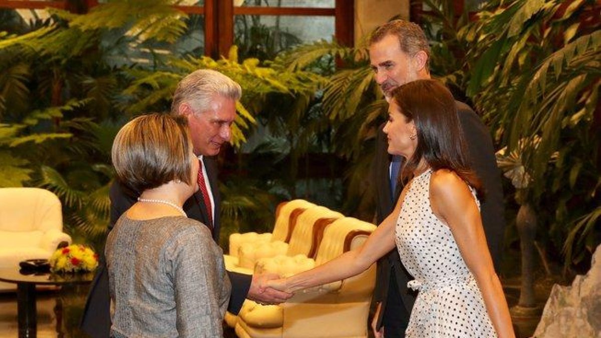 Los reyes de España son recibidos por el presidente de Cuba y su esposa.-EUROPA PRESS