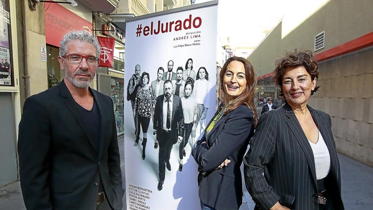 Eduardo Velasco, Cuca Escribano e Isabel Ordaz.-J. M. LOSTAU