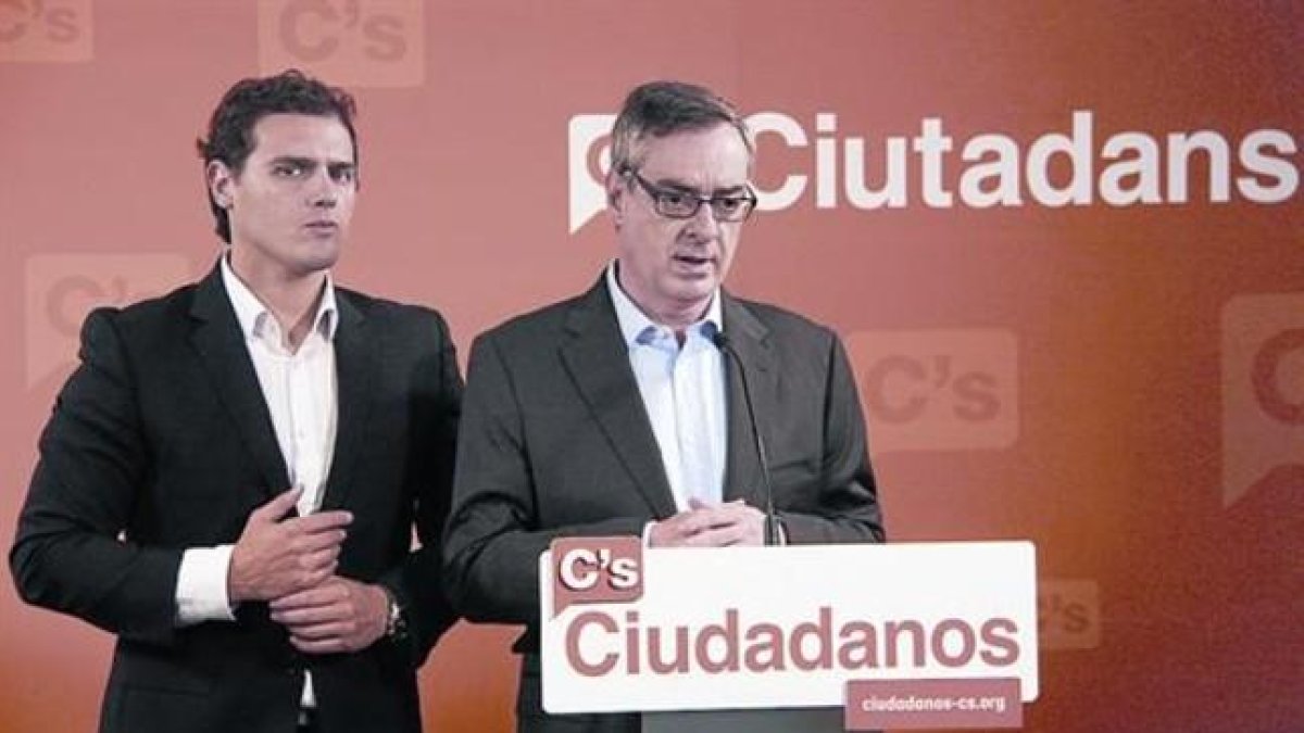 Albert Rivera y el vicesecretario general de Ciudadanos, José Manuel Villegas, en la sede del partido en una foto de archivo.-ACN / NÚRIA JULIÀ