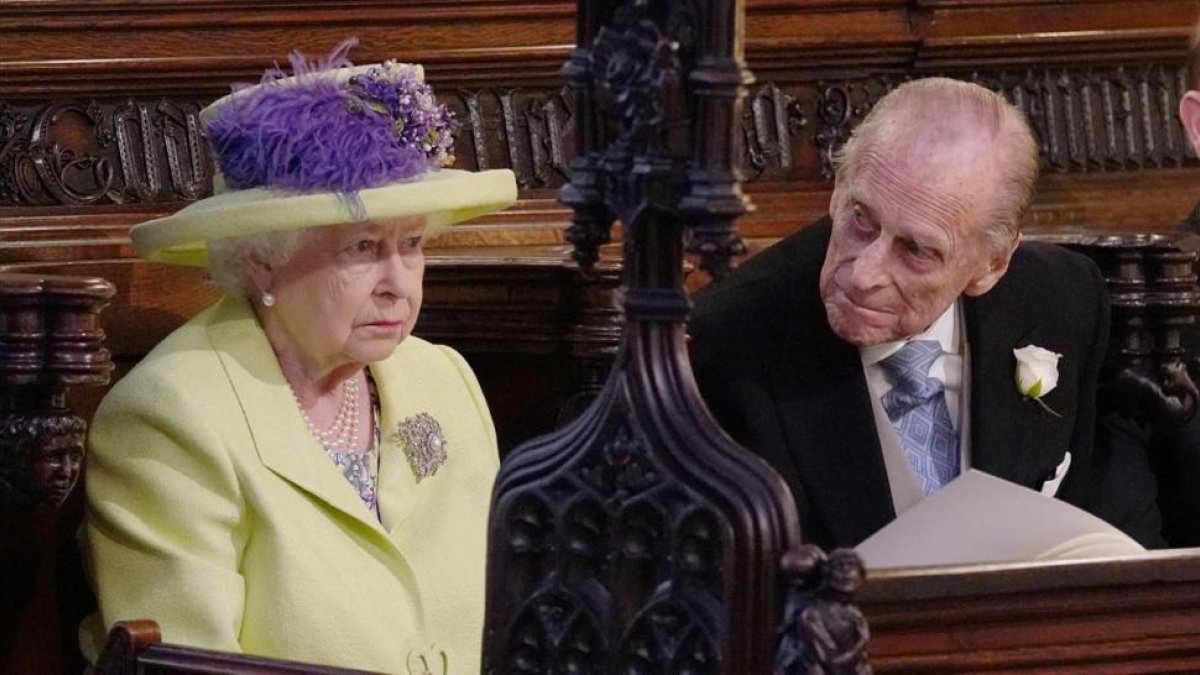 La reina Isabel II y su marido, el príncipe Felipe de Edimburgo, el pasado 18 de mayo durante la boda de su nieto Enrique y Meghan Markle-REUTERS / JONATHAN BRADY