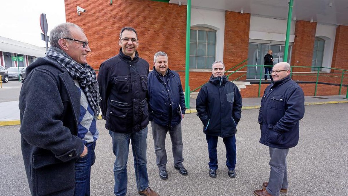 López Inclán (izq) junto a otros representantes de FSC-CCOO.-Pablo Requejo