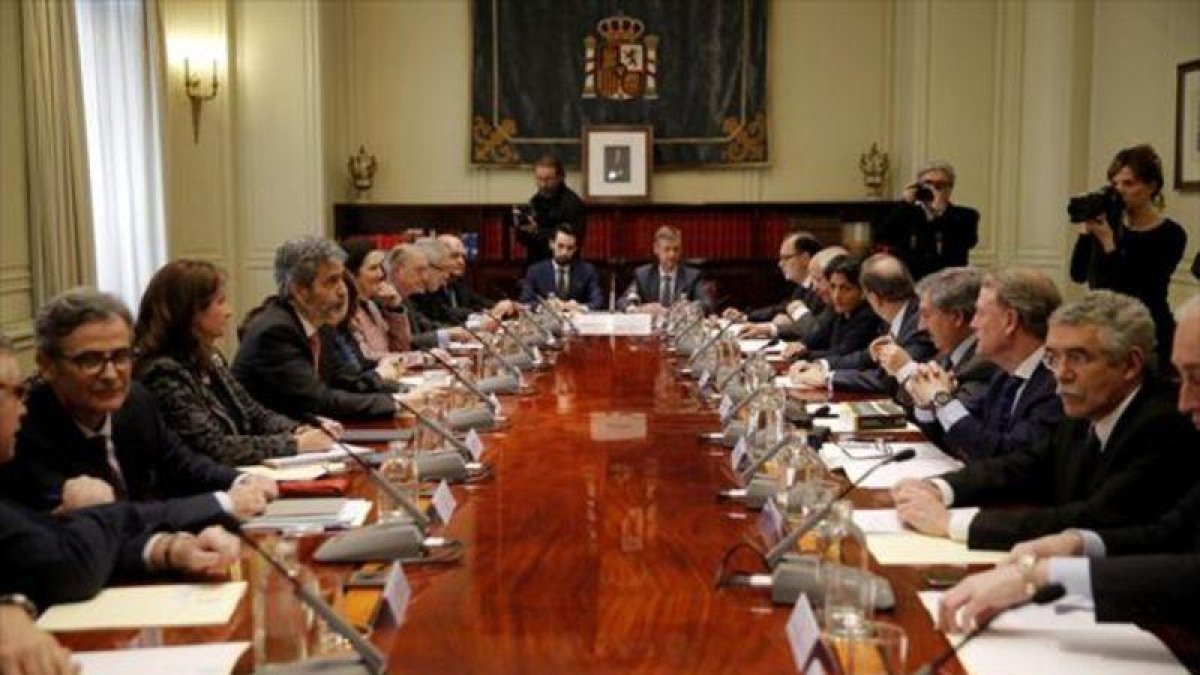 Los presidentes de los 17 tribunales superiores de justicia autonómicos, reunidos en la sede del Consejo General del Poder Judicial, ayer en Madrid.-JOSÉ LUIS ROCA