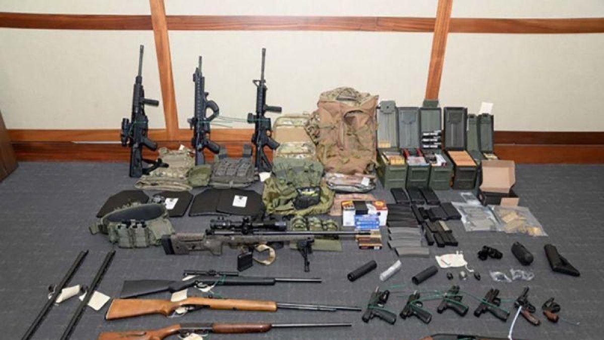 Las armas con las que un teniente de los EEUU planeaba un ataque masivo.-AFP
