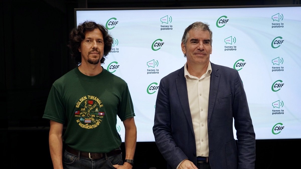 El presidente de CSIF de Castilla y León, Benjamín Castro (derecha) y el presidente de la sección forestal, Marcelino Arribas.- ICAL