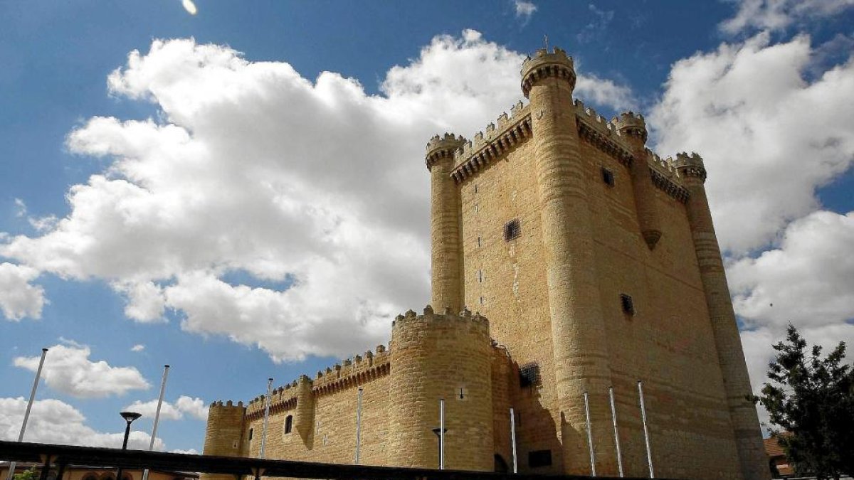 Vista exterior del Castillo de Fuensaldaña, propiedad de la Diputación Provincial de Valladolid. -EL MUNDO