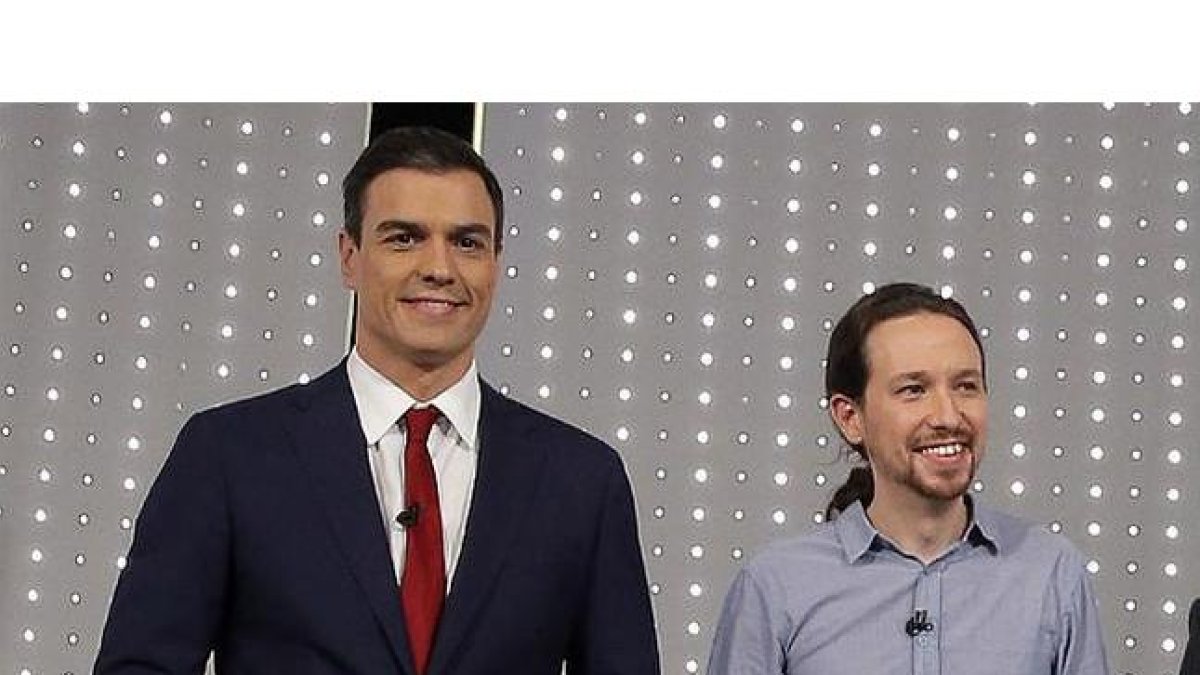 Pedro Sánchez y Pablo Iglesias, durante el debate a cuatro celebrado en Antena 3 y La Sexta  el pasado día 7.-JOSÉ LUIS ROCA