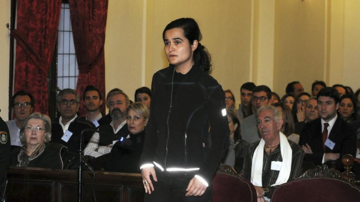 Segunda jornada del juicio por la muerte violenta de Isabel Carrasco en la Audiencia Provicial de León. En la imagen, periodistas en la sala de prensa durante la declaración de Triana Martínez-EFE/ J. CASARES (POOL)