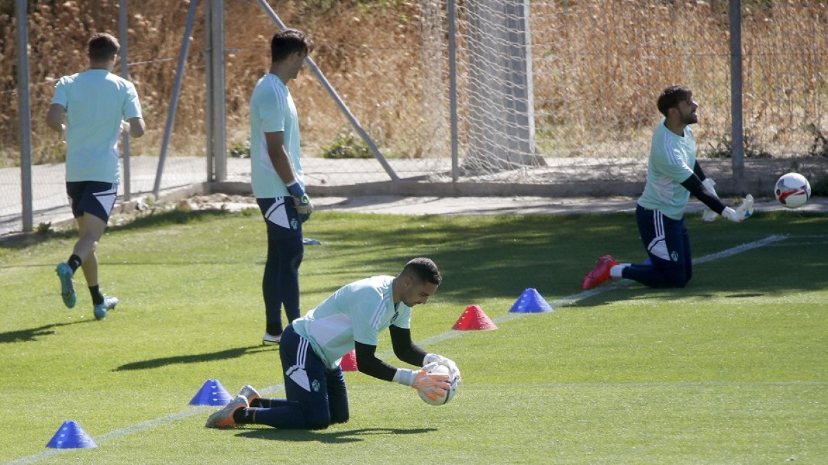 Ejercicios para los porteros del Real Valladolid en el primer entrenamiento. PHOTOGENIC