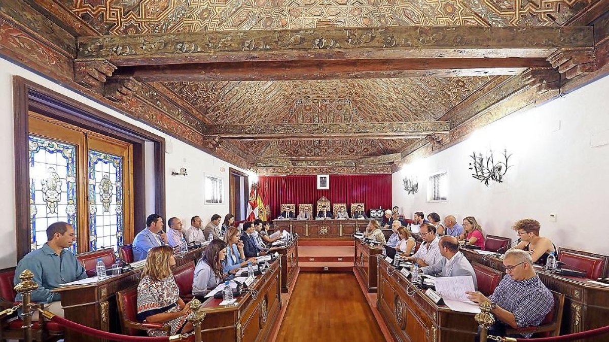 Celebración del pleno del mes de julio en la Diputación de Valladolid.-EL MUNDO