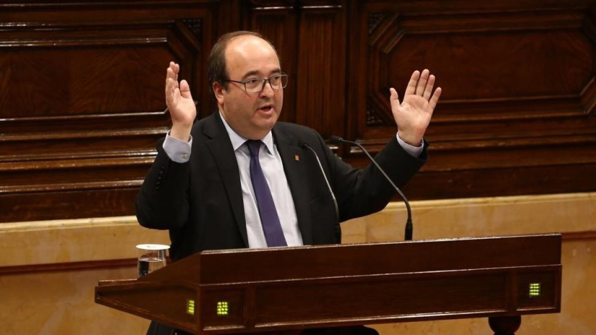 Iceta, en una intervención en el Parlament.-ELISENDA PONS