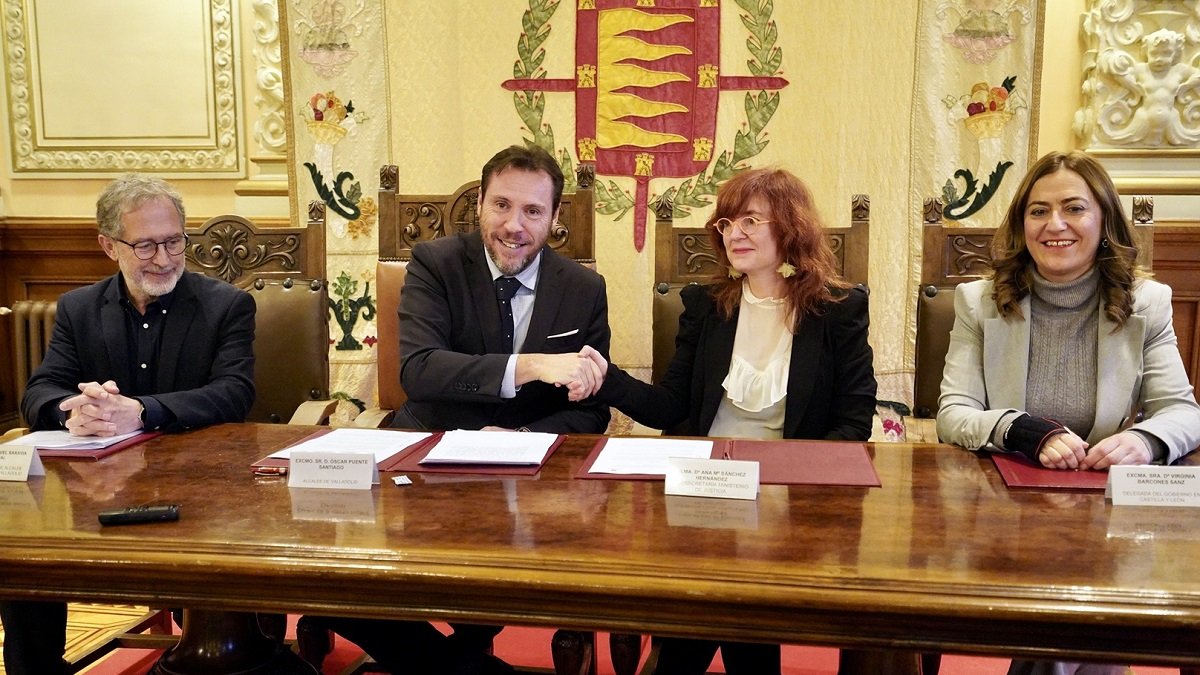 Saravia, Puente, la subsecretaria de Justicia, María Sánchez, y Barcones tras la firma del protocolo. | E. M.