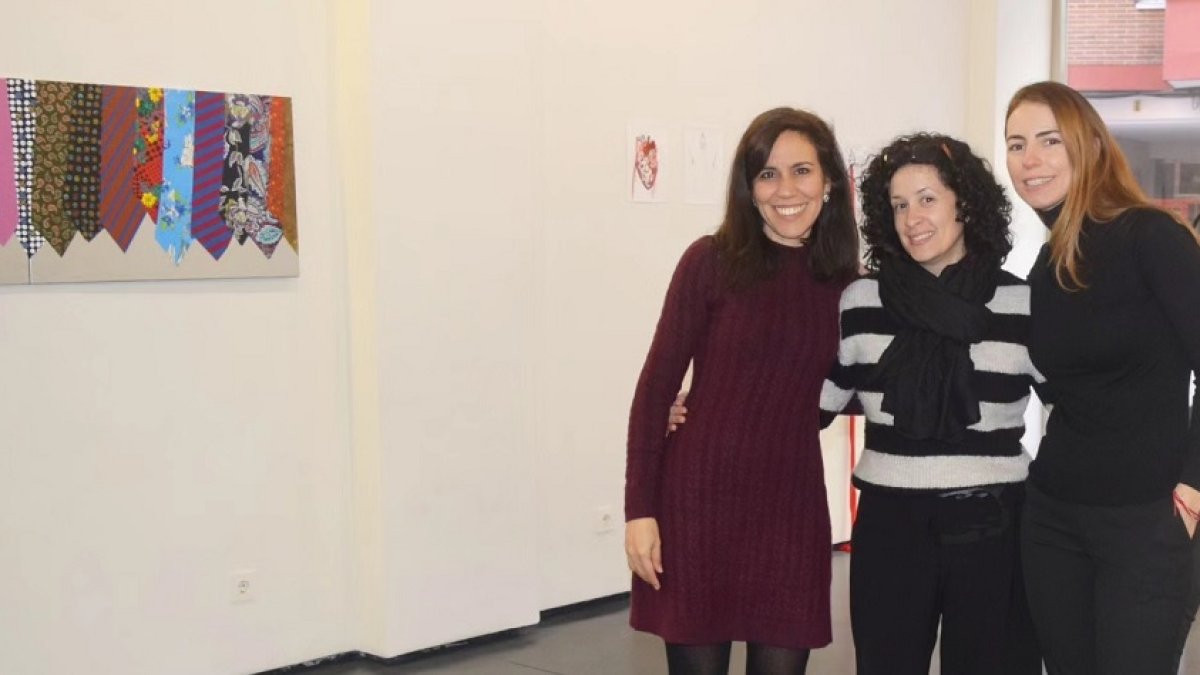 Adriana Arronte, Yanelis Mora y Laura Lis en la Galería Javier Silva.