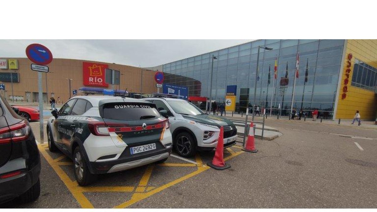 Imagen de archivo de la Guardia Civil en el centro comercial Río Shopping. -E.M.