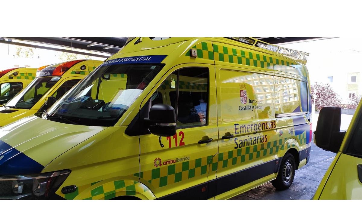 Archivo - Imagen de archivo de una ambulancia UVI móvil. - EUROPA PRESS - Archivo