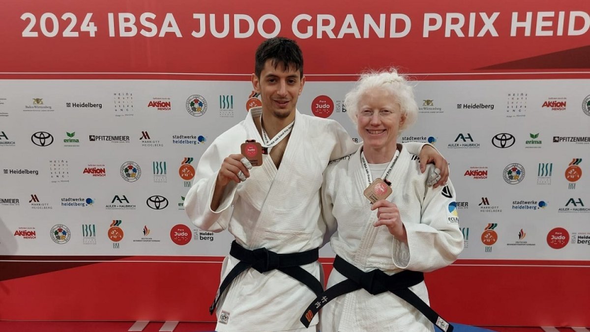 Daniel Gavilán y Marta Arce con su medalla de bronce. / EM